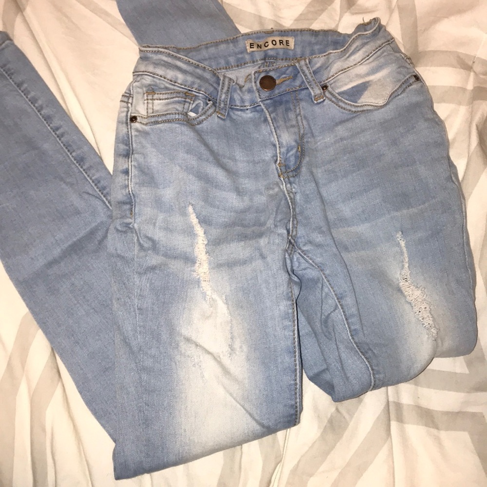 ✨blue ripped jeans